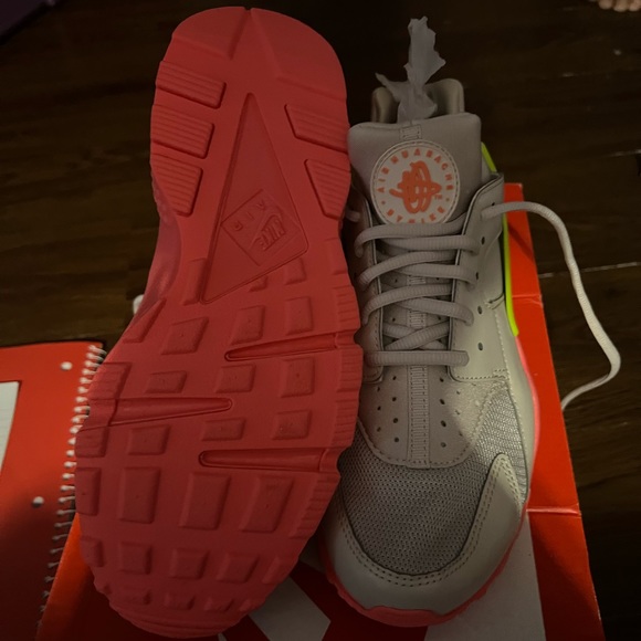 Brought them but ended up never wearing them. - Picture 2 of 4